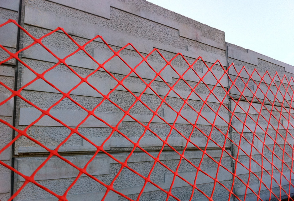 4 FOOT X 100 FOOT DIAMOND PATTERN SAFETY FENCE