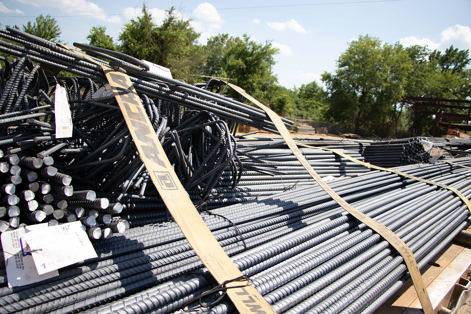 Load of mixed fabricated rebar